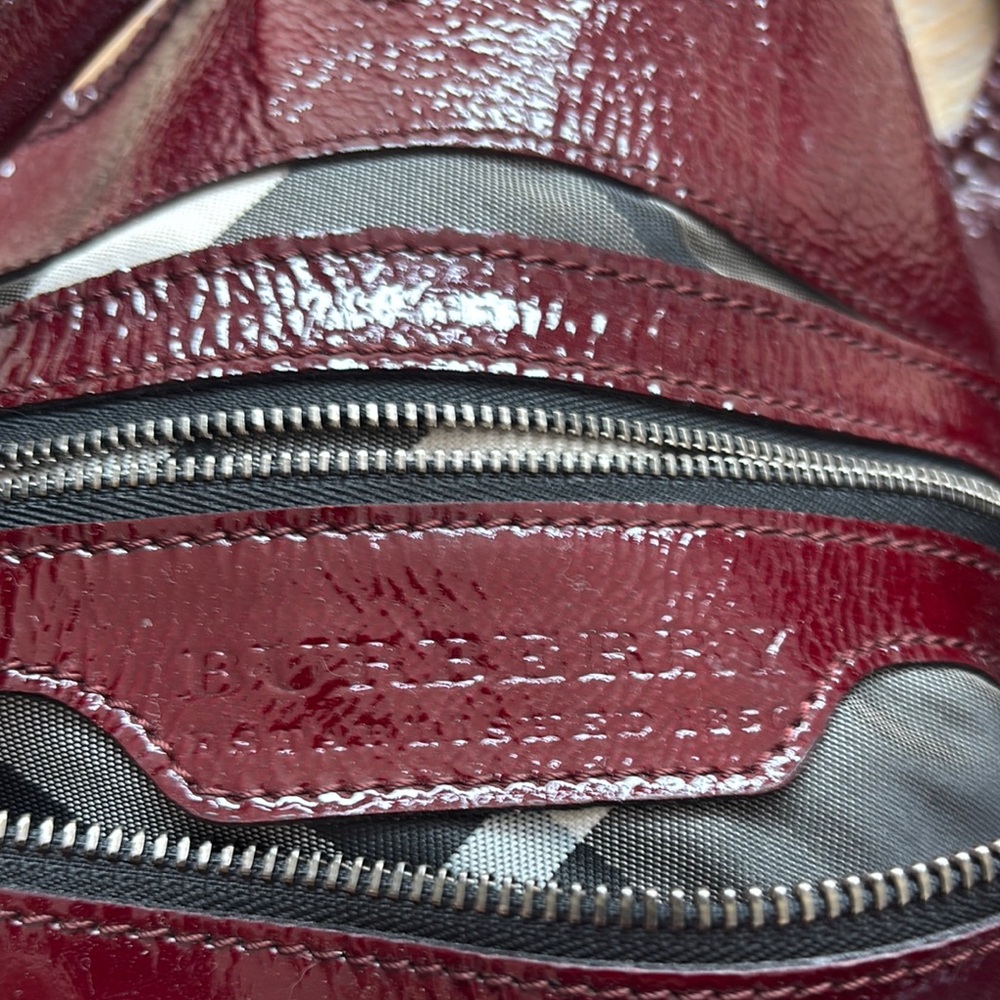 Burberry Elegant Burgundy Leather Handbag - Picture 10 of 10